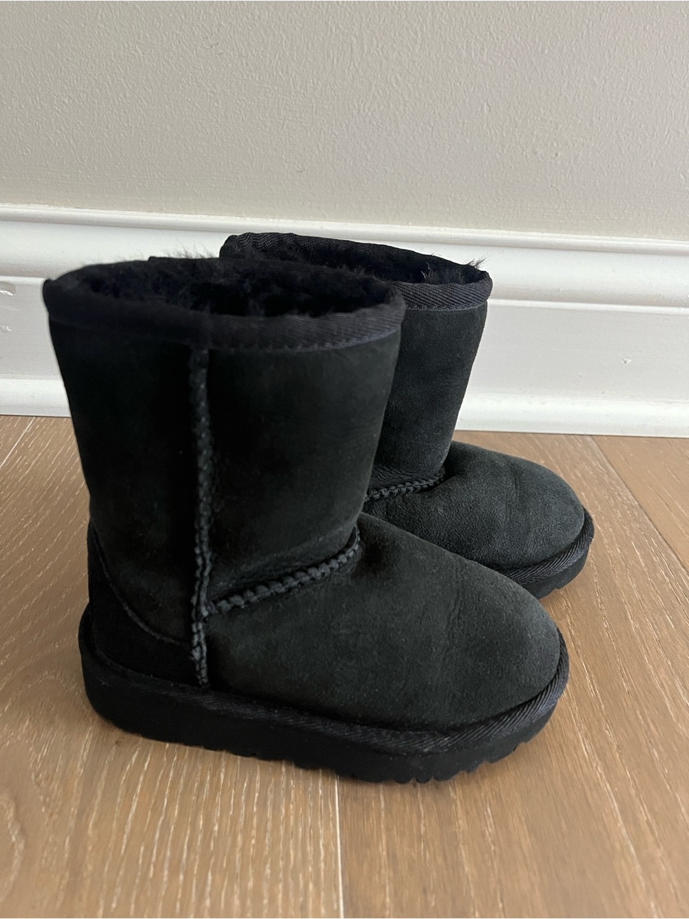 UGG Classic Toddler Boots in Black size 8